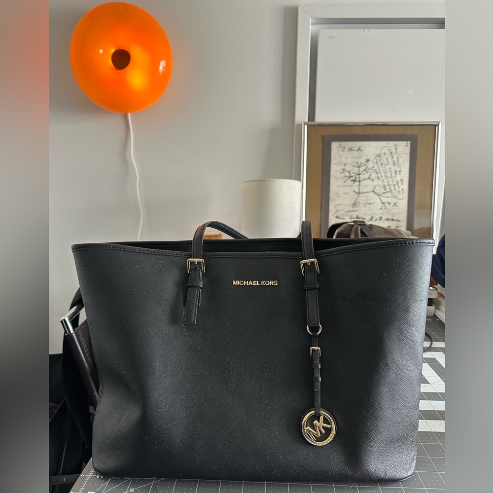Michael Kors Jet Set Saffiano Leather Tote — Black